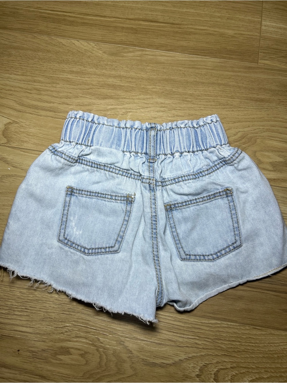 Zara Light-Blue Elastic Waist Denim Shorts with Button Front - Picture 4 of 4